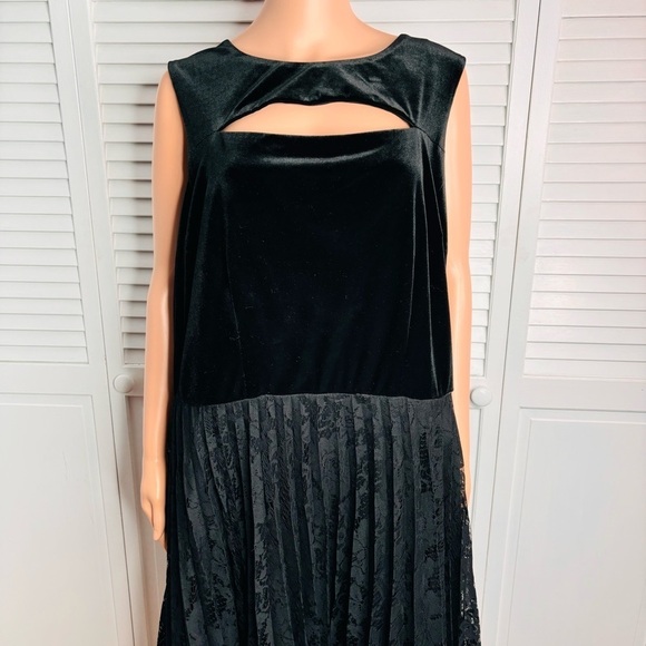 LANE BRYANT Velvet Pleated Black Lace Midi Dress Size 22 - Picture 3 of 11